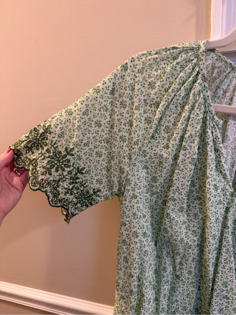 Tuckernuck Green Floral V-Neck Peasant Top - Picture 3 of 6